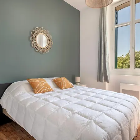 Bel Vue Sur Le Port Du Croisic *