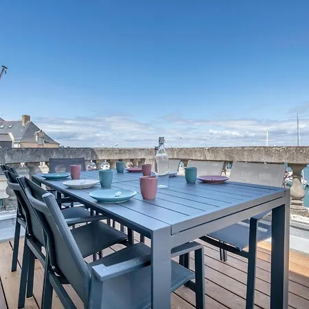 Bel Vue Sur Le Port Du Croisic *